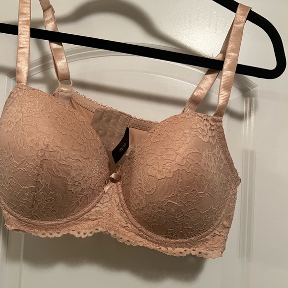 Lacey bra with underwire. 40C. Tan. EUC - Picture 5 of 7